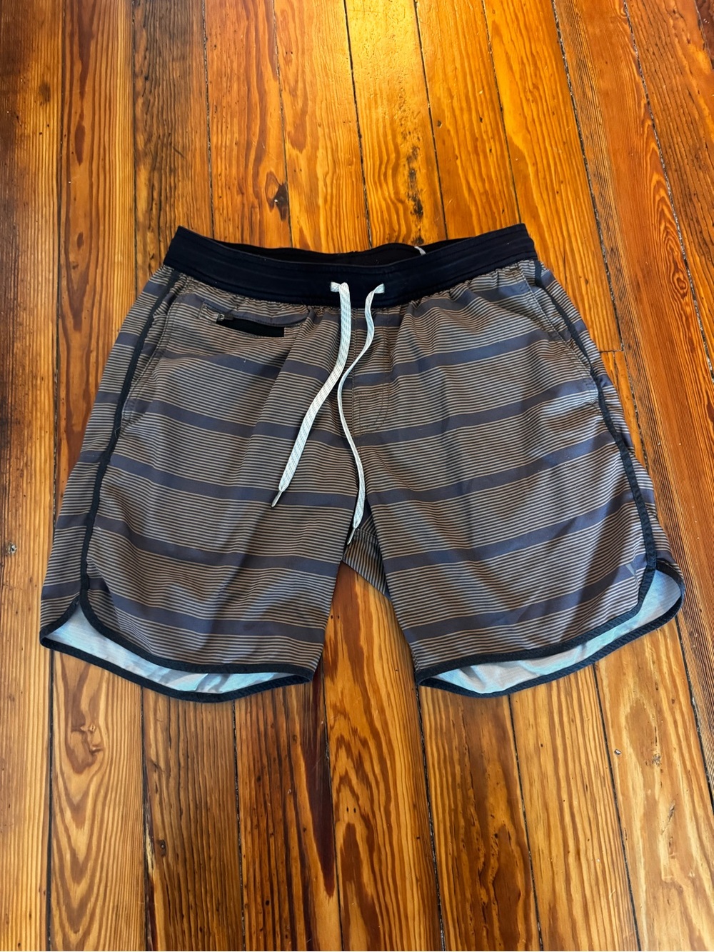 Vuori men’s work out kore shorts